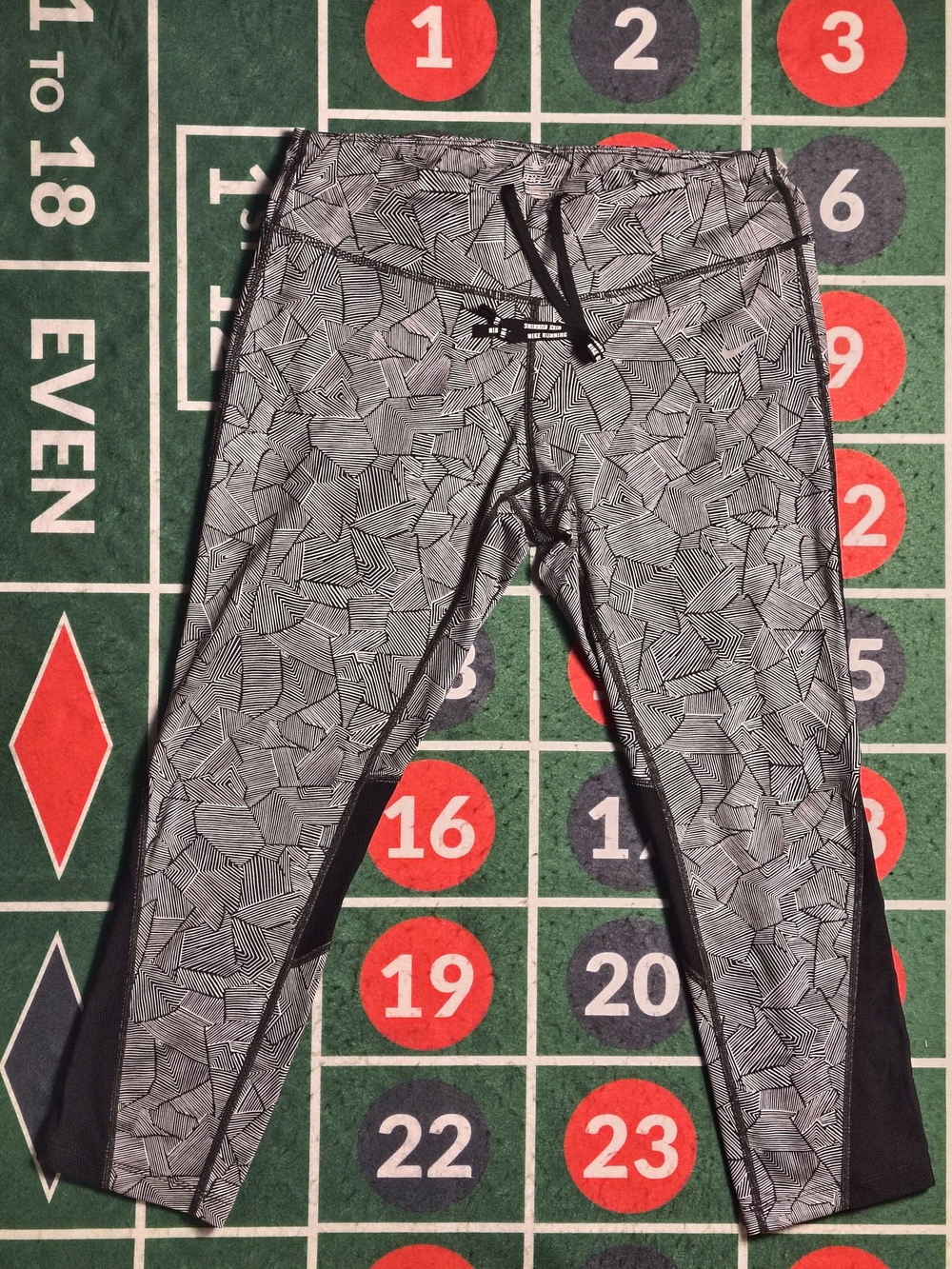 Nike Running Geometric Mesh Capri Leggings Womenâs L Black Gray - Picture 2 of 11